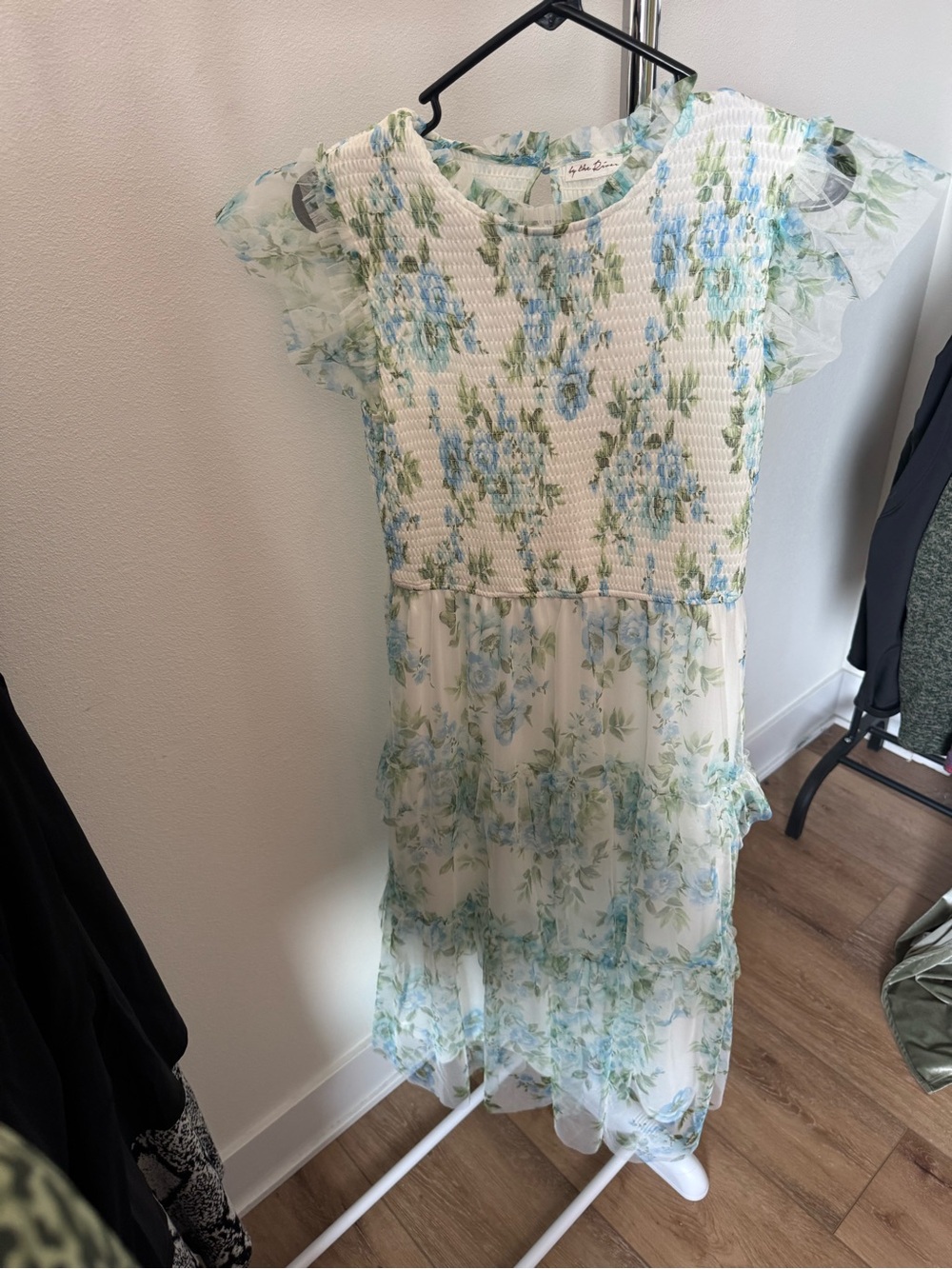 By The River BLUE FLORAL FLUTTER SLEEVE MIDI DRESS Size Medium - Picture 3 of 10
